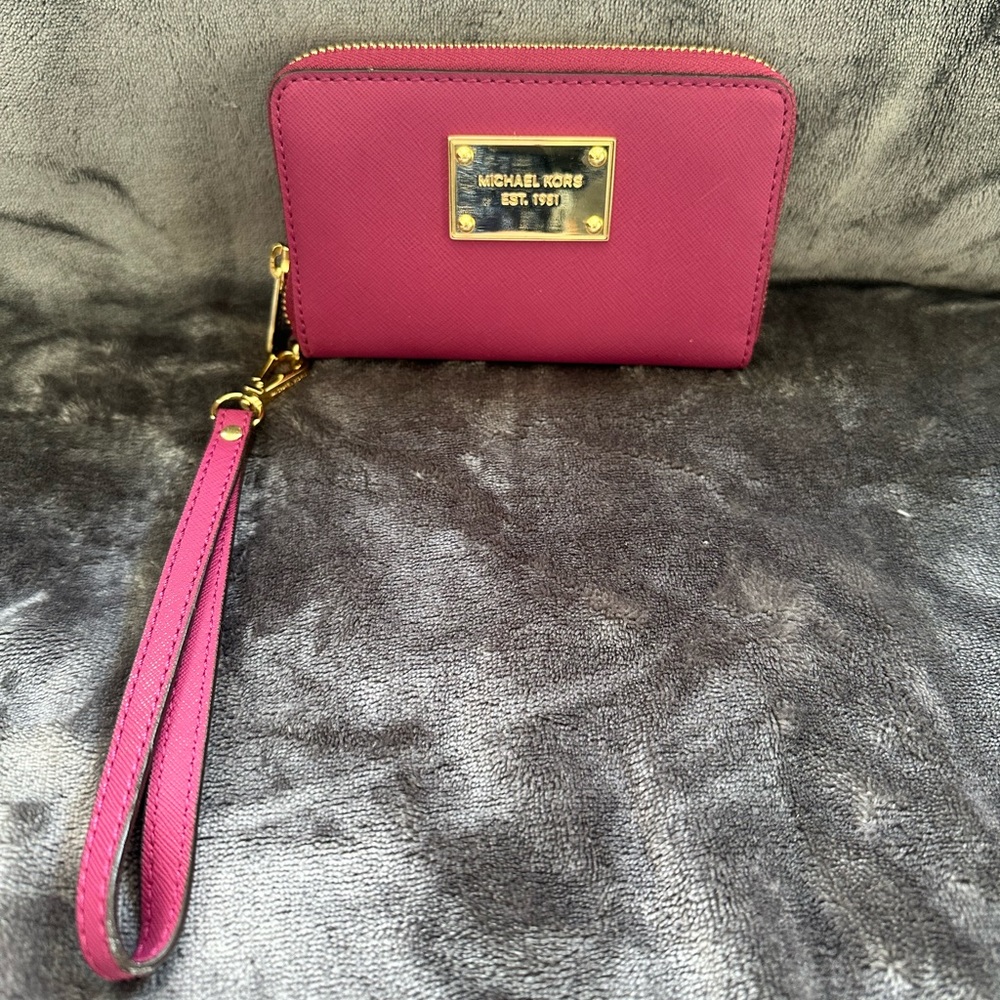 Michael Kors wristlet or wallet. Perfect condition-Never used!